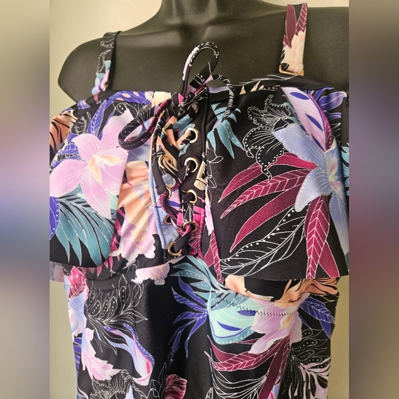 Raisins -Women's  Size 16W Curves Swimsuit. - Picture 7 of 10